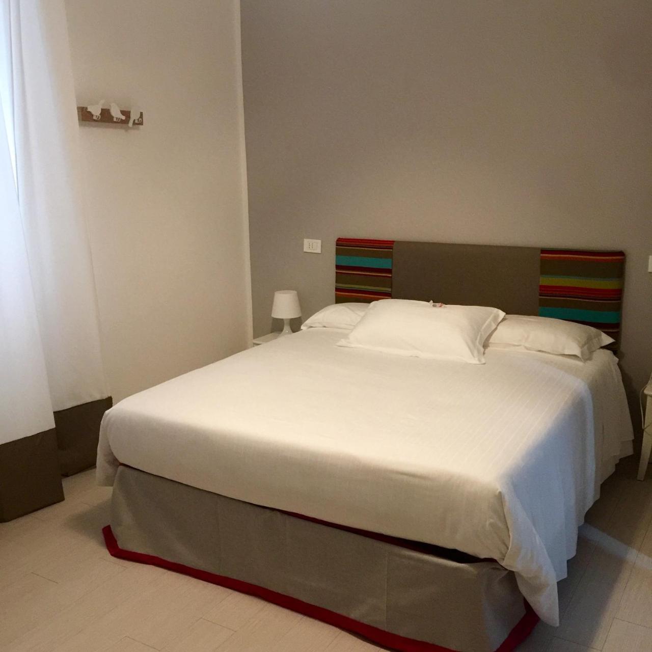 Hotel Spot ヴァラッツェ エクステリア 写真